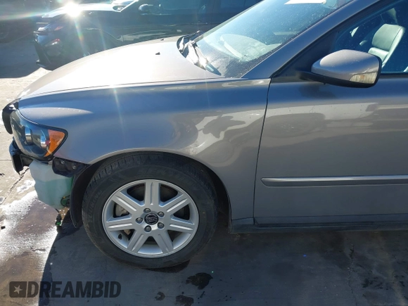 2005 Volvo S40 with VIN YV1MS682352101690, listed as a IAAI auction lot 41381539 with 104,494 mi miles. Bid and sale history available at carsss.com. Image 19.