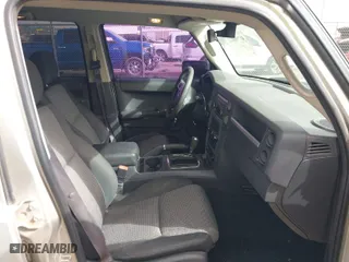 2009 Jeep Commander Sport with VIN 1J8HH48K99C501515, listed as a IAAI auction lot 41796022 with 162,739 mi miles. Bid and sale history available at carsss.com. Image 5.