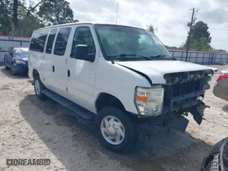 2008 Ford Econoline Wagon XL with VIN 1FBNE31L48DA80199, listed as a IAAI auction lot 41905560 with 198,545 mi miles. Bid and sale history available at carsss.com. Image 1.