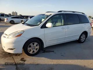 2008 Toyota Sienna XLE z VIN 5TDZK22C18S153158, wystawiony jako Copart lot #56912425 z przebiegiem 144 757 mil mil oraz Szkoda całkowita • Salvage title. Historia ofert i sprzedaży dostępna na DreamBid. Obrazek 1.