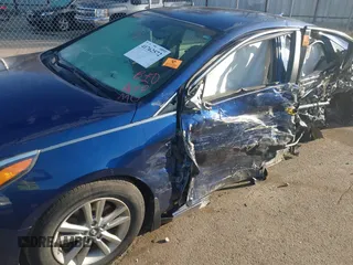 2017 Hyundai Sonata SE z VIN 5NPE24AF8HH565251, wystawiony jako IAAI lot #41762572 z przebiegiem Nie podano mil oraz . Historia ofert i sprzedaży dostępna na DreamBid. Obrazek 6.