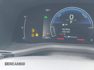 2025 Toyota Camry LE z VIN 4T1DAACK5SU527380, wystawiony jako IAAI lot #42116438 z przebiegiem 4 917 mil mil oraz . Historia ofert i sprzedaży dostępna na DreamBid. Obrazek 7.