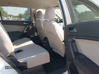 2021 Volkswagen Tiguan S с VIN 3VV1B7AX6MM110493, выставлен на аукционе IAAI как лот 42042818 с пробегом 49 745 миль миль и . История ставок и продаж доступна на DreamBid. Изображение 8.