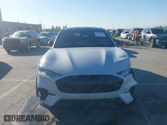 2023 Ford Mustang Mach-E GT z VIN 3FMTK4SE4PMA54704, wystawiony jako IAAI lot #42163871 z przebiegiem 67 987 mil mil oraz . Historia ofert i sprzedaży dostępna na DreamBid. Obrazek 12.