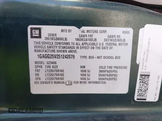 2005 Chevrolet Express Passenger z VIN 1GAGG25V251242079, wystawiony jako IAAI lot #41353852 z przebiegiem 193 081 mil mil oraz . Historia ofert i sprzedaży dostępna na DreamBid. Obrazek 9.
