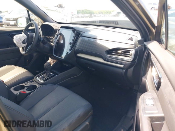 2025 Subaru Forester Limited z VIN JF2SLDRC6SH445868, wystawiony jako IAAI lot #42186891 z przebiegiem 6 488 mil mil oraz . Historia ofert i sprzedaży dostępna na DreamBid. Obrazek 5.