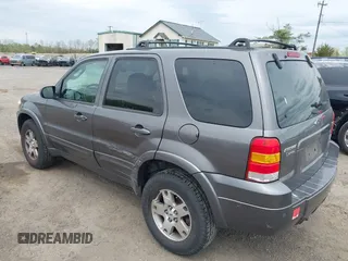 2005 Ford Escape Limited with VIN 1FMYU94155KB76337, listed as a IAAI auction lot 42006729 with 170,526 mi miles. Bid and sale history available at carsss.com. Image 3.