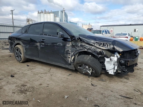 2025 Kia K4 LXS with VIN 3KPFT4DE2SE030447, listed as a Copart auction lot 43762505 with 6,352 mi miles and Salvage Title. Bid and sale history available at carsss.com. Image 4.