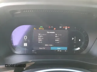 2023 Volvo XC40 Ultimate Dark Theme z VIN YV4L12UX4P2003752, wystawiony jako Copart lot #80270204 z przebiegiem 6194 mil mil oraz Szkody całkowita. Historia ofert i sprzedaży dostępna na DreamBid. Obrazek 10.