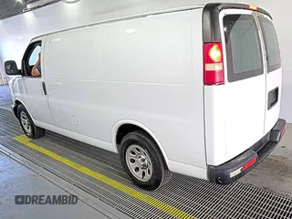 2012 Chevrolet Express Cargo z VIN 1GCSGAFX8C1135353, wystawiony jako IAAI lot #42610415 z przebiegiem 143 913 mil mil oraz . Historia ofert i sprzedaży dostępna na DreamBid. Obrazek 10.