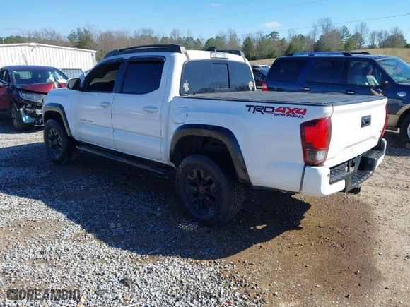 2018 Toyota Tacoma SR with VIN 5TFCZ5AN4JX164600, listed as a IAAI auction lot 41646488 with 87,349 mi miles. Bid and sale history available at carsss.com. Image 3.