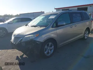 2017 Toyota Sienna LE Auto Access Seat with VIN 5TDKZ3DC5HS786195, listed as a IAAI auction lot 41829226 with 138,047 mi miles. Bid and sale history available at carsss.com. Image 2.