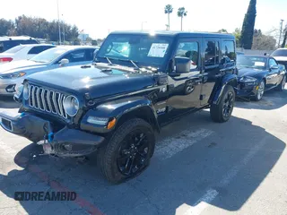 2024 Jeep Wrangler Sahara с VIN 1C4RJXP63RW192404, выставлен на аукционе IAAI как лот 41720108 с пробегом 11 880 миль миль и . История ставок и продаж доступна на DreamBid. Изображение 17.