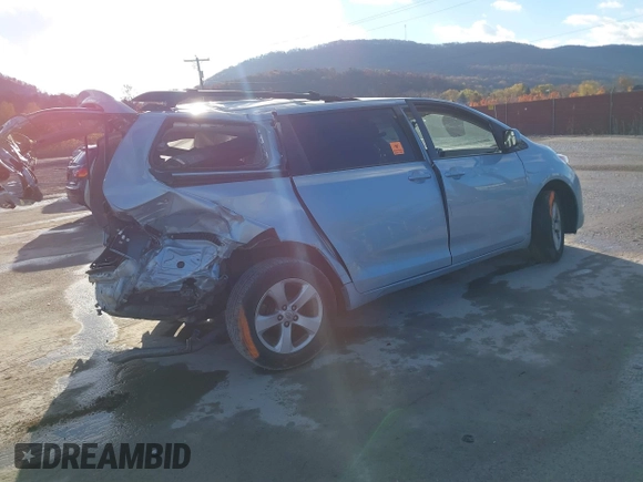 2017 Toyota Sienna LE Auto Access Seat с VIN 5TDKZ3DC5HS834410, выставлен на аукционе IAAI как лот 40727535 с пробегом 64 374 миль миль и . История ставок и продаж доступна на DreamBid. Изображение 4.