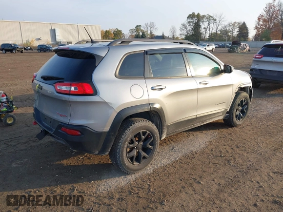 2015 Jeep Cherokee Trailhawk z VIN 1C4PJMBS2FW728961, wystawiony jako IAAI lot #40712830 z przebiegiem 79 299 mil mil oraz . Historia ofert i sprzedaży dostępna na DreamBid. Obrazek 4.