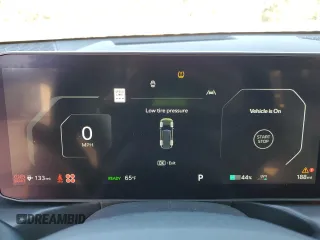 2024 Kia EV9 GT-Line z VIN KNDAEFS50R6038050, wystawiony jako Copart lot #73561904 z przebiegiem 188 mil mil oraz Szkody całkowita. Historia ofert i sprzedaży dostępna na DreamBid. Obrazek 9.