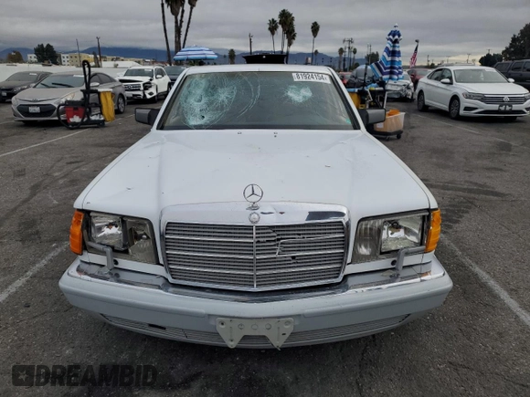 1989 Mercedes-Benz 560 with VIN WDBCA39E2KA479060, listed as a Copart auction lot 81924154 with 172,377 mi miles and Salvage Title. Bid and sale history available at DreamBid. Image 5.
