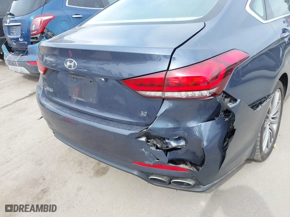 2015 Hyundai Genesis 5.0L with VIN KMHGN4JF7FU085068, listed as a IAAI auction lot 41679660 with 66,540 mi miles. Bid and sale history available at carsss.com. Image 17.