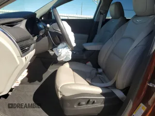 2021 Cadillac XT4 FWD Premium Luxury z VIN 1GYFZCR46MF076066, wystawiony jako Copart lot #47493235 z przebiegiem 21 550 mil mil oraz Nie do naprawy. Historia ofert i sprzedaży dostępna na DreamBid. Obrazek 7.