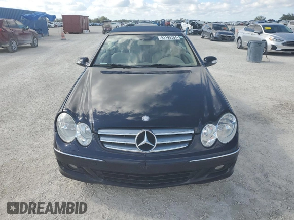 2008 Mercedes-Benz CLK 350 with VIN WDBTK56F98T098423, listed as a Copart auction lot 81195204 with 84,689 mi miles and Salvage Title. Bid and sale history available at DreamBid. Image 5.