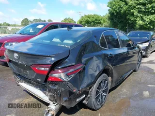 2022 Toyota Camry SE z VIN 4T1G11AK2NU499302, wystawiony jako IAAI lot #42233378 z przebiegiem 122 635 mil mil oraz . Historia ofert i sprzedaży dostępna na DreamBid. Obrazek 4.
