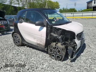 2019 Smart fortwo Pure z VIN WMEFJ9BAXKK359995, wystawiony jako Copart lot #56724955 z przebiegiem 17 755 mil mil oraz Tytuł czysty. Historia ofert i sprzedaży dostępna na DreamBid. Obrazek 4.
