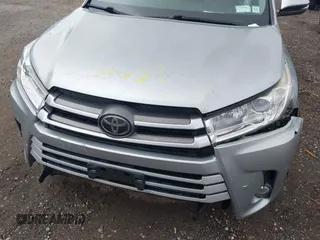 2018 Toyota Highlander SE z VIN 5TDJZRFH6JS545680, wystawiony jako IAAI lot #42548969 z przebiegiem 43 622 mil mil oraz . Historia ofert i sprzedaży dostępna na DreamBid. Obrazek 10.