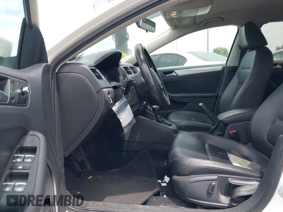 2013 Volkswagen Jetta SE with VIN 3VWDP7AJ8DM408355, listed as a IAAI auction lot 42229050 with 186,851 mi miles and . Bid and sale history available at DreamBid. Image 5.