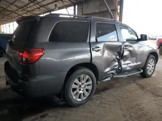 2014 Toyota Sequoia Platinum with VIN 5TDDW5G17ES099609, listed as a Copart auction lot 84767574 with 126,773 mi miles and Salvage Title. Bid and sale history available at carsss.com. Image 3.