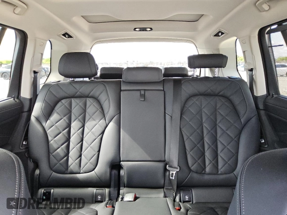 2024 BMW X7 xDrive40i z VIN 5UX23EM09R9V90469, wystawiony jako Copart lot #56997145 z przebiegiem 29 827 mil mil oraz Czysty tytuł • Clean title. Historia ofert i sprzedaży dostępna na DreamBid. Obrazek 10.