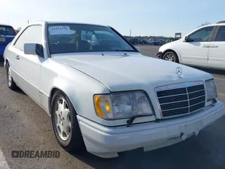 1994 Mercedes-Benz E z VIN WDBEA52E0RC079107, wystawiony jako IAAI lot #41932270 z przebiegiem 187 928 mil mil oraz . Historia ofert i sprzedaży dostępna na DreamBid. Obrazek 1.