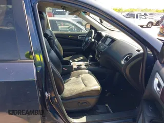 2014 Nissan Pathfinder SV with VIN 5N1AR2MN9EC687010, listed as a IAAI auction lot 41982320 with 173,138 mi miles. Bid and sale history available at carsss.com. Image 5.