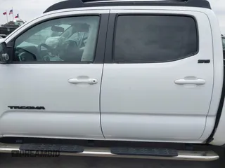 2016 Toyota Tacoma SR5 z VIN 5TFAZ5CN5GX018977, wystawiony jako IAAI lot #42303122 z przebiegiem 99 545 mil mil oraz . Historia ofert i sprzedaży dostępna na DreamBid. Obrazek 14.