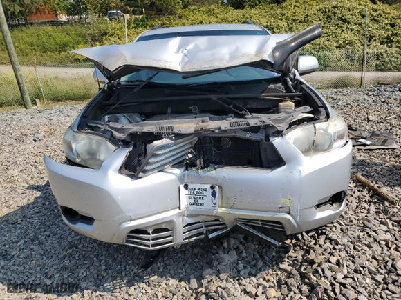 2010 Toyota Highlander with VIN 5TDBK3EH1AS032389, listed as a Copart auction lot 69940654 with 121,001 mi miles and Salvage Title. Bid and sale history available at carsss.com. Image 5.