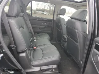 2025 Honda Pilot Touring with VIN 5FNYG1H71SB050822, listed as a Copart auction lot 50832325 with 3,204 mi miles and Salvage Title. Bid and sale history available at carsss.com. Image 10.