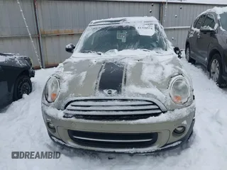 2011 MINI Clubman z VIN WMWZF3C51BTX82001, wystawiony jako IAAI lot #41310574 z przebiegiem 109 520 mil mil oraz . Historia ofert i sprzedaży dostępna na DreamBid. Obrazek 13.