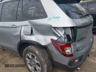 2023 Honda Passport TrailSport z VIN 5FNYF8H6XPB044222, wystawiony jako IAAI lot #42134331 z przebiegiem 19 026 mil mil oraz . Historia ofert i sprzedaży dostępna na DreamBid. Obrazek 6.