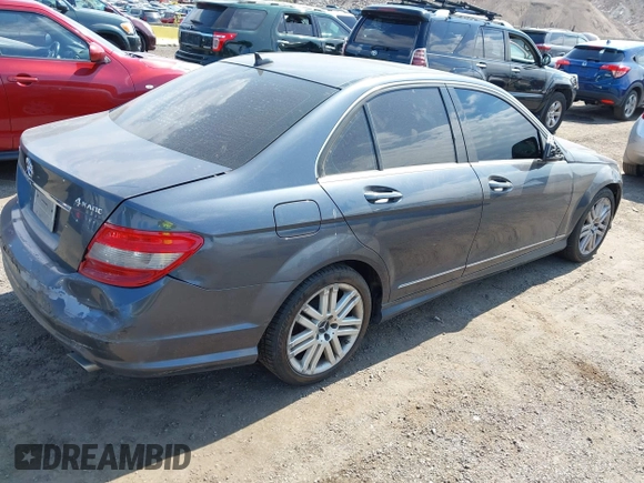 2008 Mercedes-Benz C 300 Sport z VIN WDDGF81XX8F048417, wystawiony jako IAAI lot #42797168 z przebiegiem 165 374 mil mil oraz . Historia ofert i sprzedaży dostępna na DreamBid. Obrazek 4.