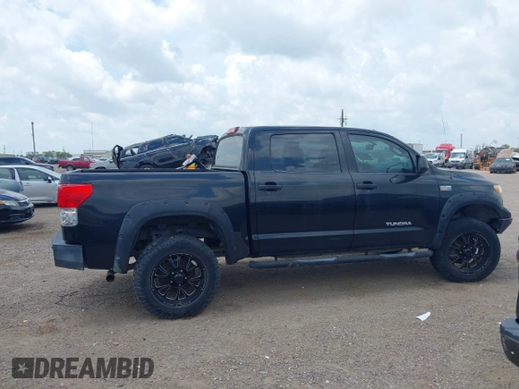 2013 Toyota Tundra z VIN 5TFDW5F13DX302067, wystawiony jako IAAI lot #42461336 z przebiegiem 124 876 mil mil oraz . Historia ofert i sprzedaży dostępna na DreamBid. Obrazek 13.