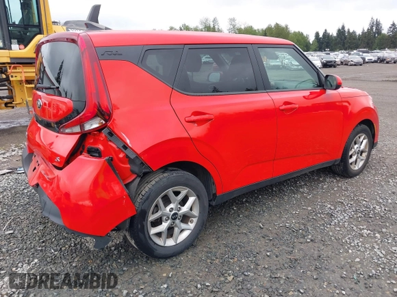2020 Kia Soul LX with VIN KNDJ23AU3L7009028, listed as a IAAI auction lot 42137466 with 44,398 mi miles. Bid and sale history available at carsss.com. Image 4.