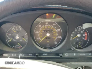 1985 Mercedes-Benz 380 z VIN WDBBA45C8FA029652, wystawiony jako Copart lot #59675025 z przebiegiem 227 959 mil mil oraz Czysty tytuł • Clean title. Historia ofert i sprzedaży dostępna na DreamBid. Obrazek 9.