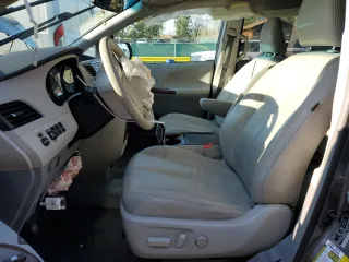2014 Toyota Sienna XLE z VIN 5TDYK3DC6ES524504, wystawiony jako Copart lot #56509235 z przebiegiem Nie podano mil oraz Szkoda całkowita • Salvage title. Historia ofert i sprzedaży dostępna na DreamBid. Obrazek 7.
