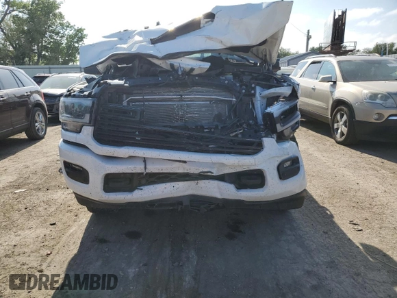 2024 Ram 2500 Laramie z VIN 3C6UR5FLXRG202740, wystawiony jako Copart lot #54479755 z przebiegiem 53 723 mil mil oraz Szkoda całkowita • Salvage title. Historia ofert i sprzedaży dostępna na DreamBid. Obrazek 5.