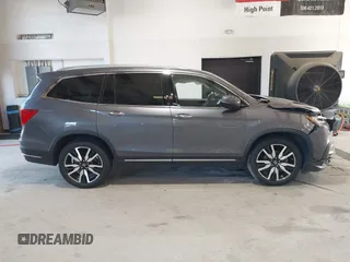 2021 Honda Pilot Touring 8-Passenger with VIN 5FNYF6H95MB048527, listed as a IAAI auction lot 42542138 with 40,584 mi miles and . Bid and sale history available at DreamBid. Image 13.