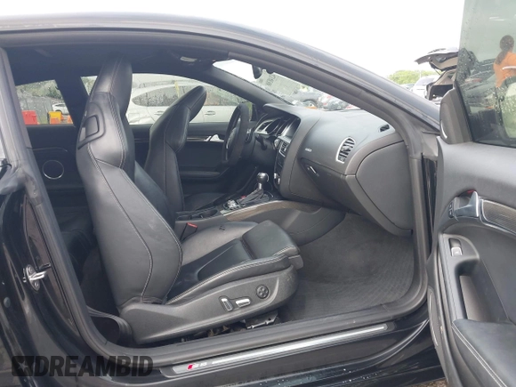2015 Audi S5 Premium Plus z VIN WAUCGAFR8FA051492, wystawiony jako IAAI lot #42148388 z przebiegiem 109 671 mil mil oraz . Historia ofert i sprzedaży dostępna na DreamBid. Obrazek 5.