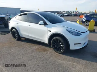 2021 Tesla Model Y Long Range z VIN 5YJYGDEE9MF149217, wystawiony jako IAAI lot #41766039 z przebiegiem 56 737 mil mil oraz . Historia ofert i sprzedaży dostępna na DreamBid. Obrazek 1.
