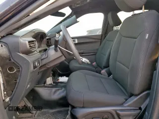 2025 Ford Police Interceptor Utility z VIN 1FM5K8AB7SGA28608, wystawiony jako Copart lot #57248625 z przebiegiem 5940 mil mil oraz Szkody całkowita. Historia ofert i sprzedaży dostępna na DreamBid. Obrazek 7.