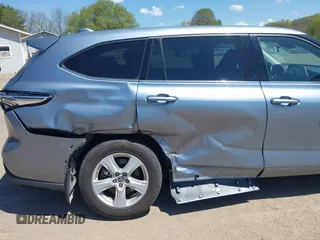 2021 Toyota Highlander L z VIN 5TDBZRBH6MS082566, wystawiony jako IAAI lot #42104315 z przebiegiem 61 231 mil mil oraz . Historia ofert i sprzedaży dostępna na DreamBid. Obrazek 6.