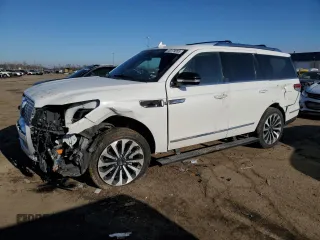 2022 Lincoln Navigator Reserve with VIN 5LMJJ2LT2NEL12553, listed as a Copart auction lot 43179205 with 33,760 mi miles and Clean title. Bid and sale history available at DreamBid. Image 1.