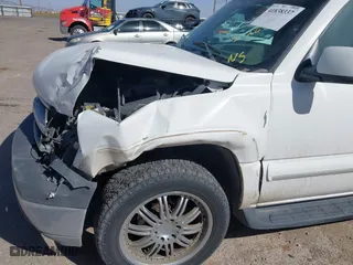 2003 Chevrolet Suburban Z71 with VIN 3GNFK16Z63G181774, listed as a IAAI auction lot 41838337 with 1 mi miles. Bid and sale history available at carsss.com. Image 6.